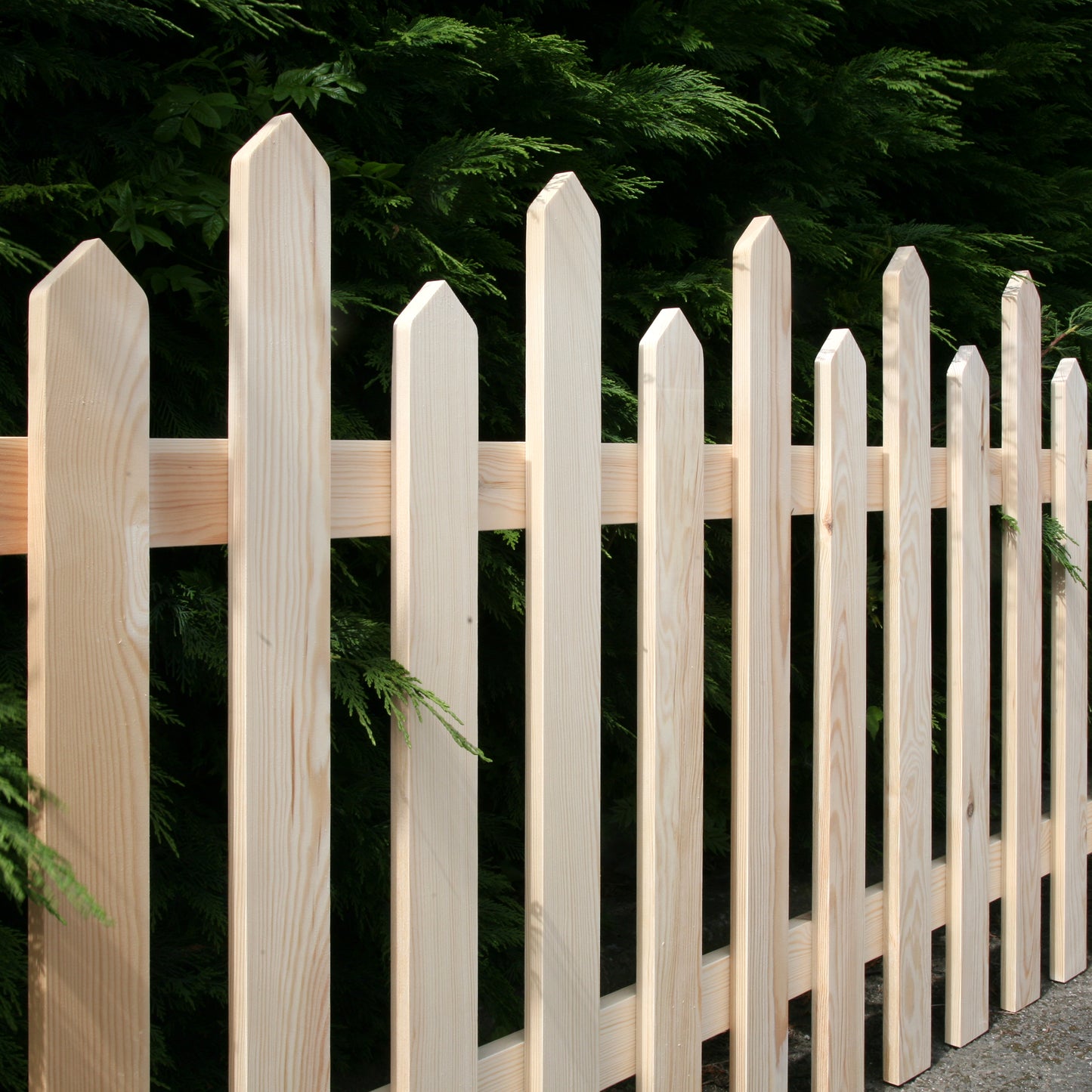 Natural High-Low Panel with Pointed Tops.