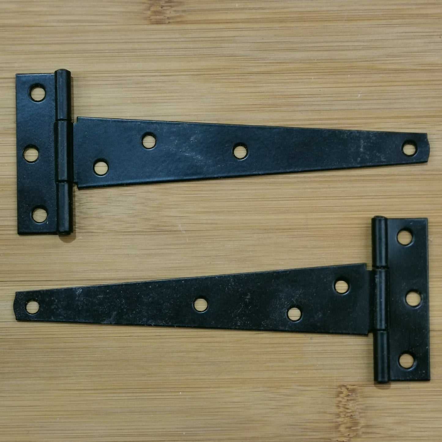 Black Tee Hinge