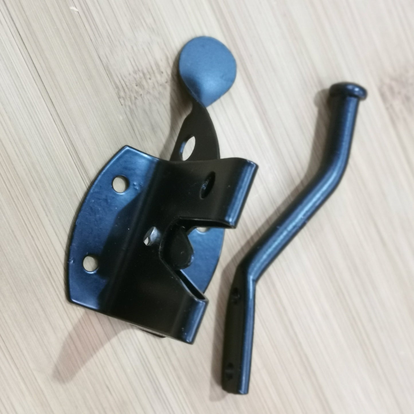 Black gate latch