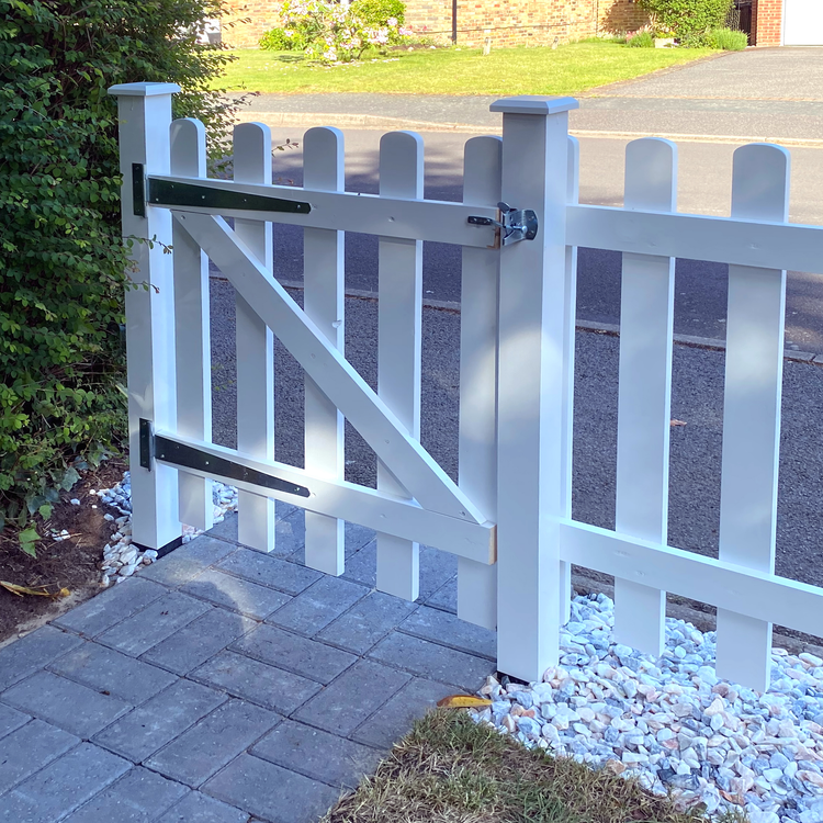 Picket Gate, in Finished White, Primed, Nature  & Pressure Treated